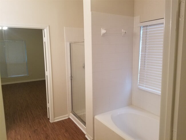 Photo - 2406 Hawks Rd