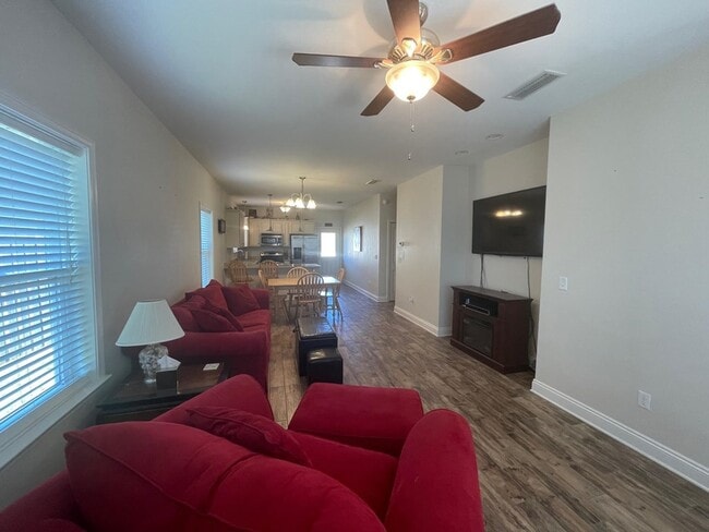 Photo - 107 Kaelyn Ln
