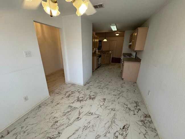 Cocina y comedor formal - 1814 McNeely St