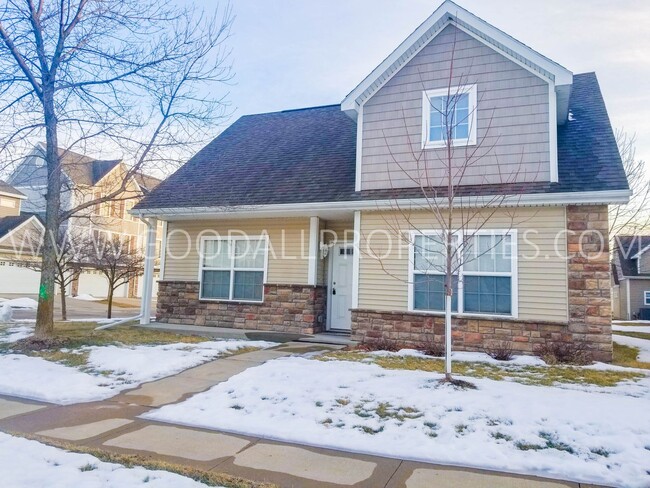 3 Bedroom, 2.5 Bath Townhome in Urbandale - 3 Bedroom, 2.5 Bath Townhome in Urbandale