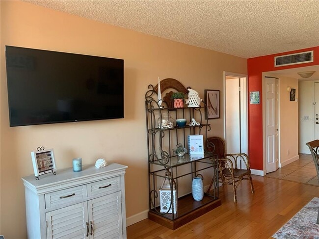 Photo - 6219 Palma Del Mar Blvd S Unidad 307