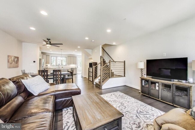 Building Photo - 5004 Oakmoore Dr Rental