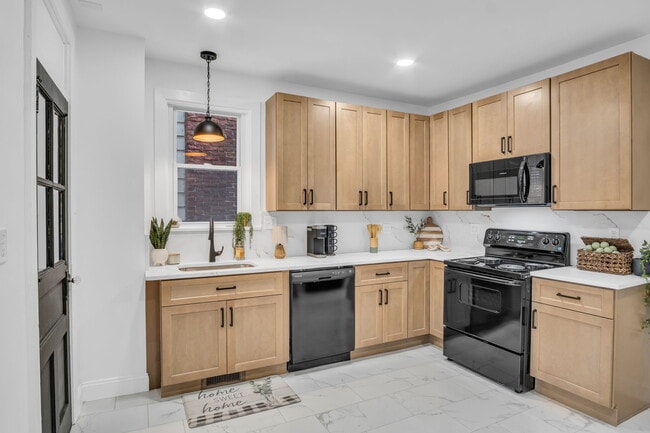 Building Photo - 721 N 2nd St Rental