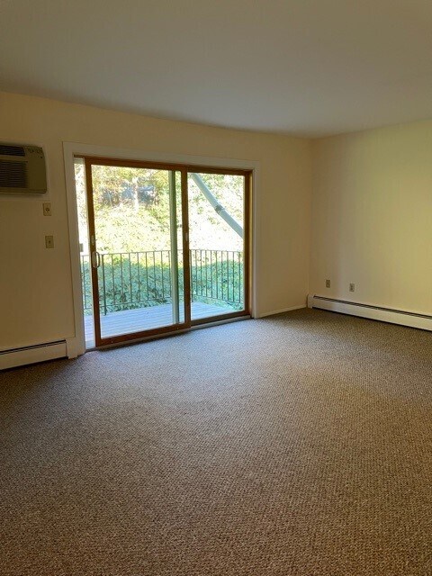 Living Room - Hillside House Apartments