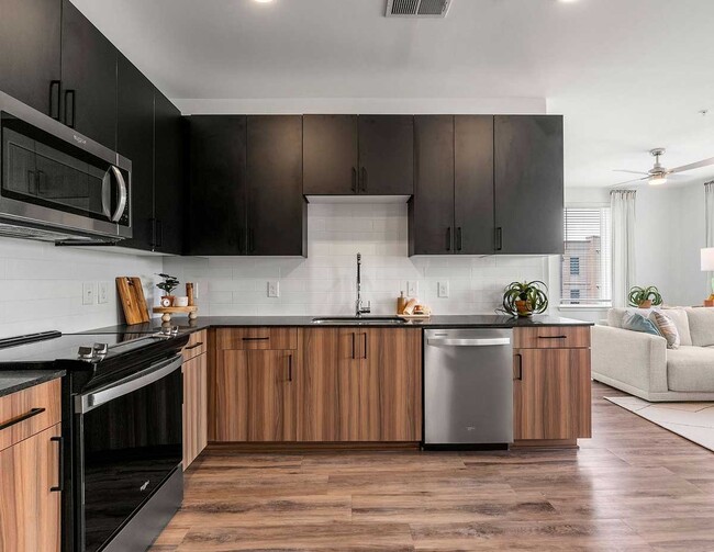 Building Photo - Signal