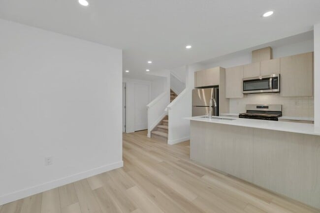 Photo - 10969-10130 130 St NW