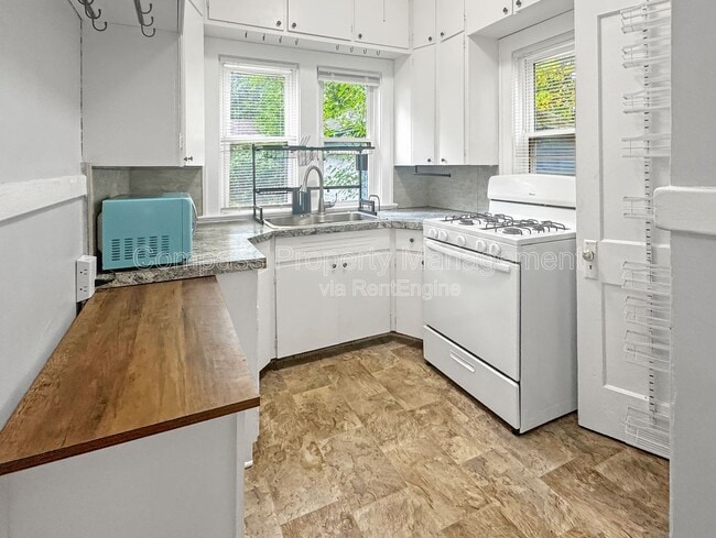 Photo - 1845 Kalamazoo Ave SE