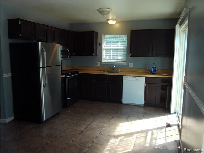 Photo - 37085 Brynford Dr