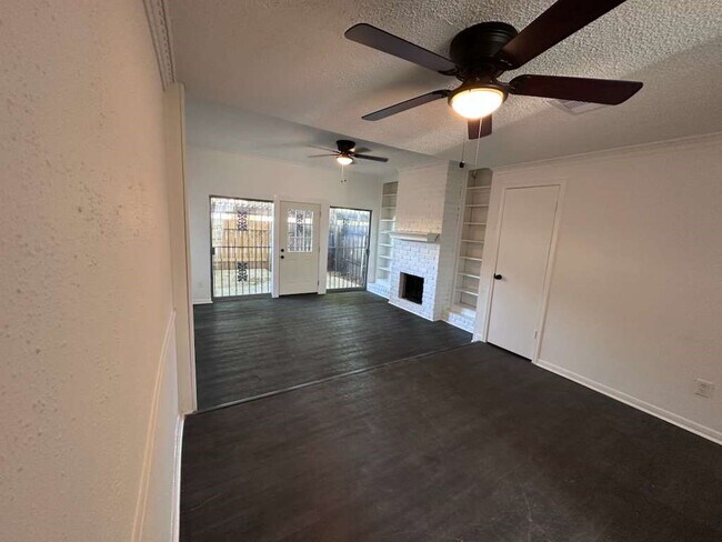 Photo - 7700 Creekbend Dr Unidad 124