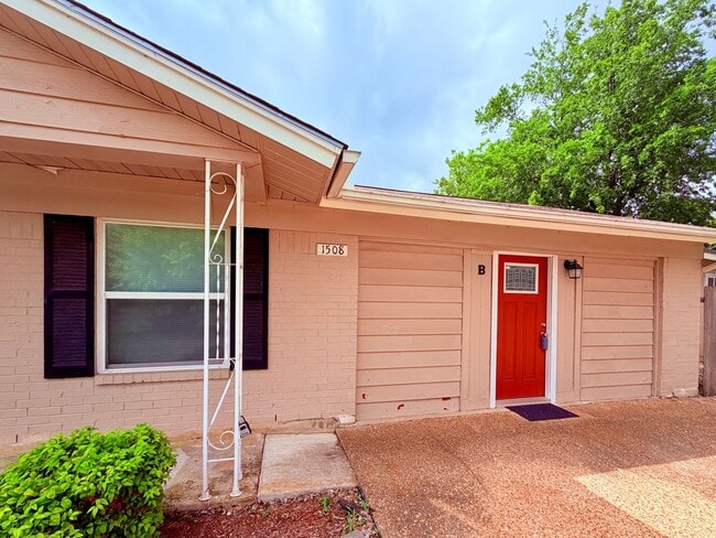 Building Photo - Big Meadow (1508) Unit B