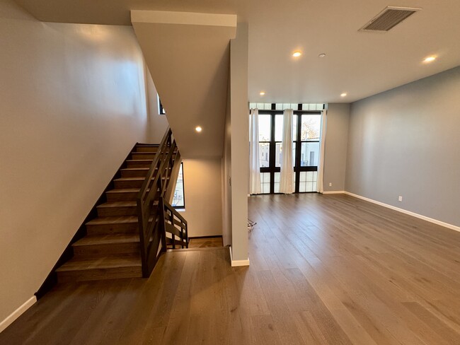Photo - 1825 1/2 Alsace Ave