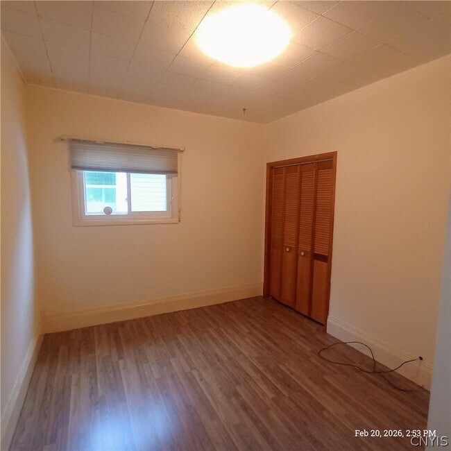 Photo - 421 Ulster St