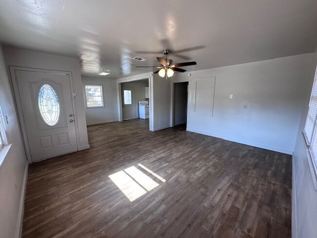 Photo - 1942 W Robin Ave