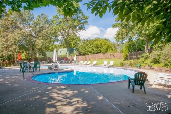 Photo - 1217 Meadowview Ln Unit Condo For Rent