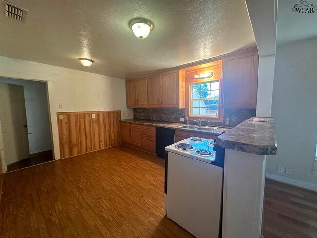 Photo - 3015 Cumberland Ave