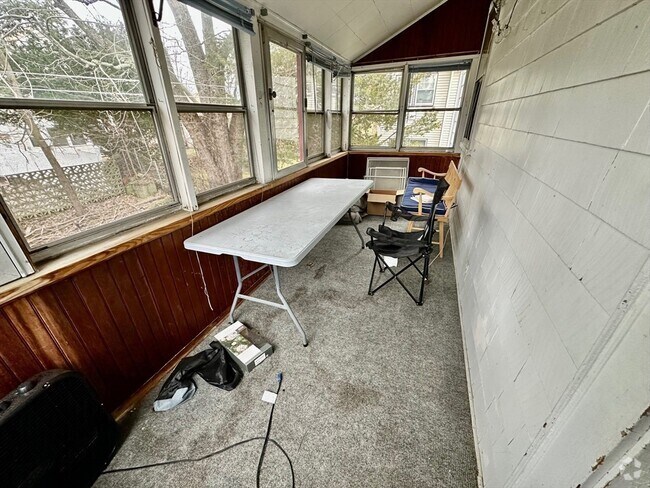 Building Photo - 102 Bennett St Unit 2 Rental