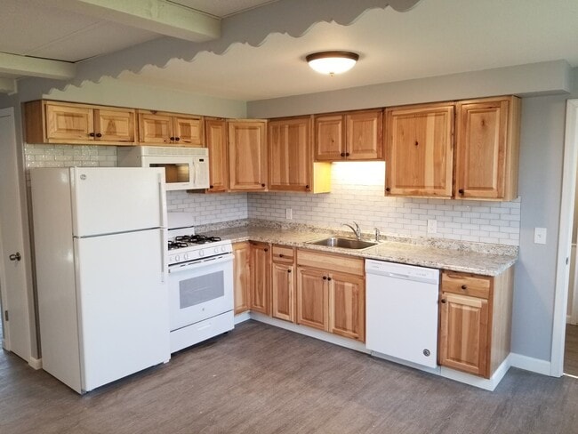 Building Photo - 1220 Stoughton Ave Unit 1220