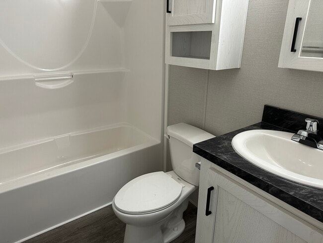 Photo - 357 English Oak Ln