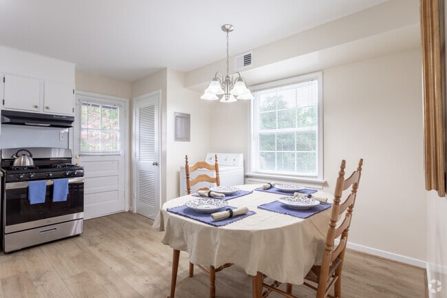 2BR, 1.5 BA 1,024sqft