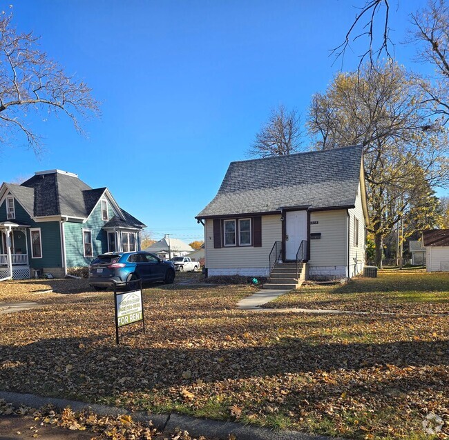 Building Photo - 3 Bedroom, 1 Bathroom House