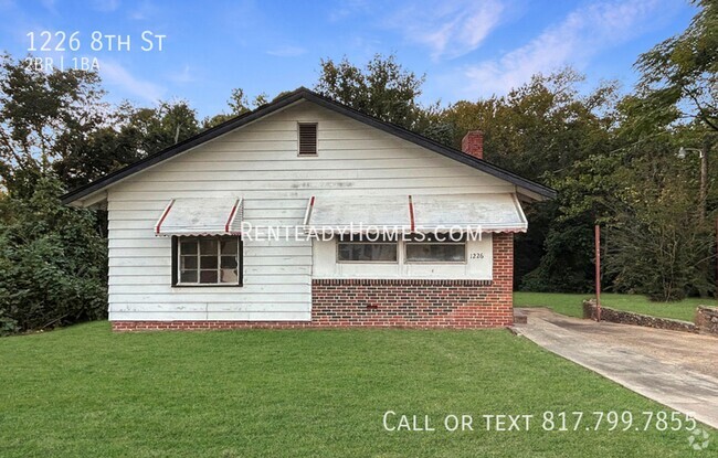 Building Photo - 1226 8th St Unit 1226 8th St - Main House