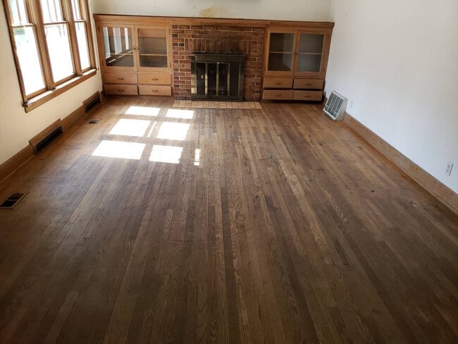 Photo - 1030 NE Harvey Rd