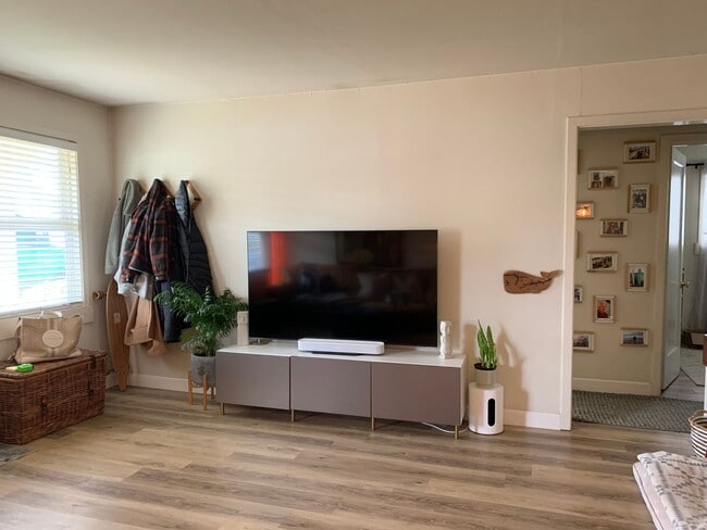 Photo - Charming 2Bd/1Ba Pleasure Point Cottage – Steps from the Ocean