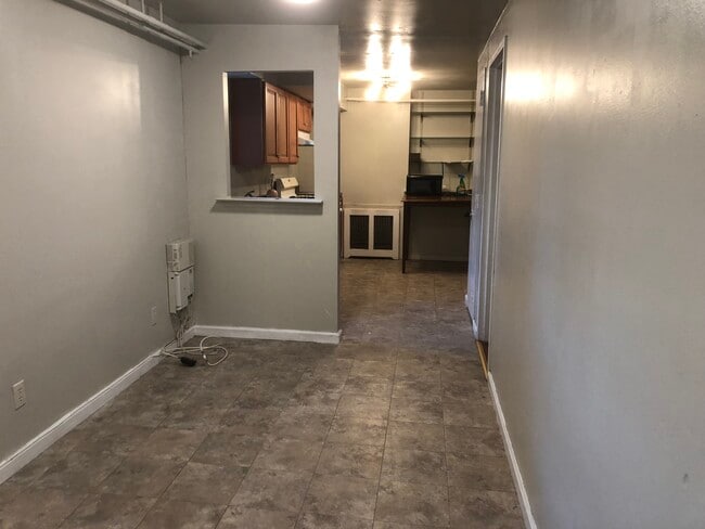 Building Photo - 132 Voss Ave Unit 1