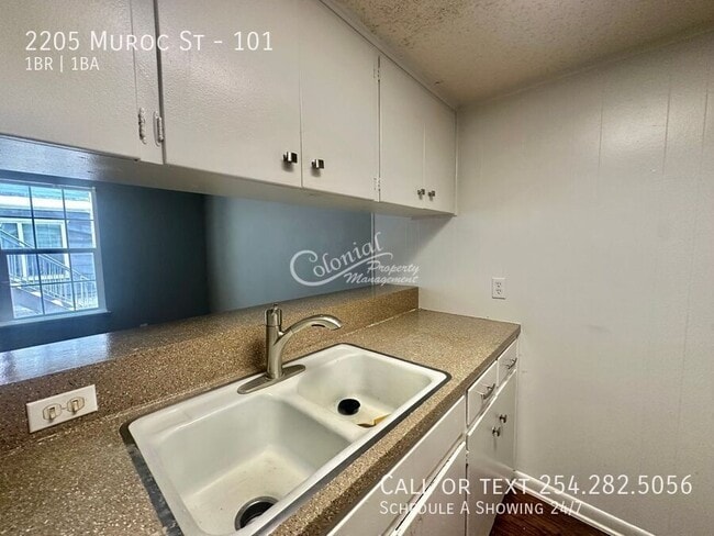 Photo - 2205 Muroc St