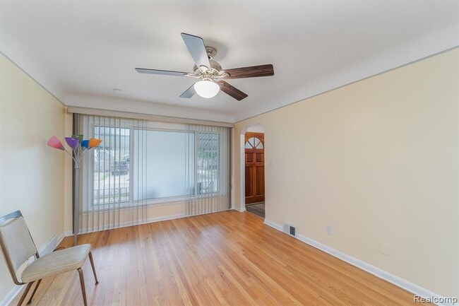 Photo - 305 E Granet Ave