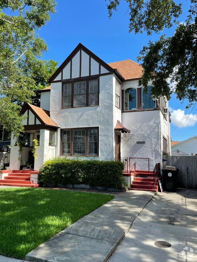 Building Photo - 4609-4611 S Claiborne Ave Unit 4609  Downstairs Rental