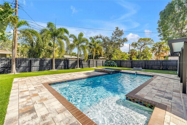 Photo - 4891 Venetian Blvd NE House