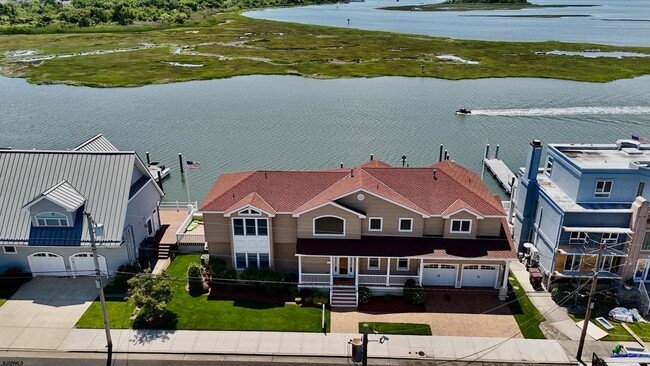 Building Photo - 802 N Harvard Ave