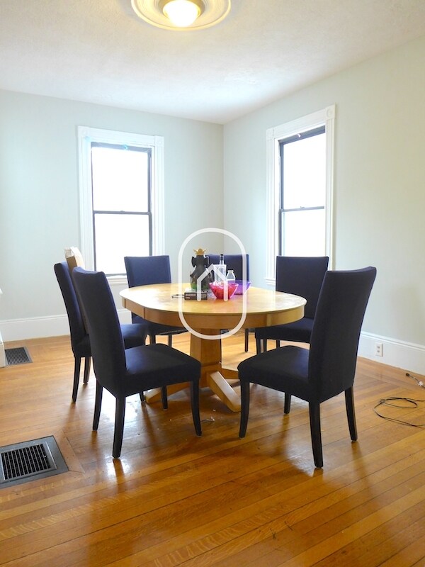 Photo - 35 Saunders St