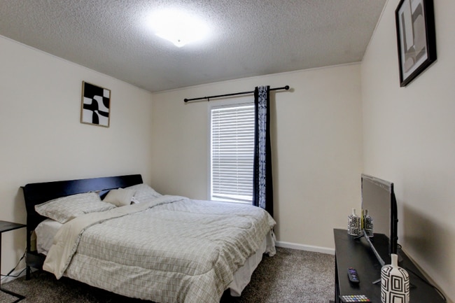 Building Photo - 3409 Summerfield Dr Rental