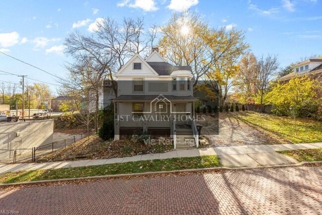 Building Photo - 1076 Ackley St Unit 2