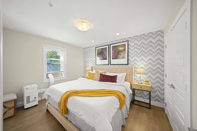 Photo - 3835 Dumfries St Unit ID1258943P