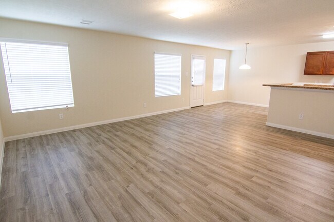 Photo - 3211 Gold Star Dr