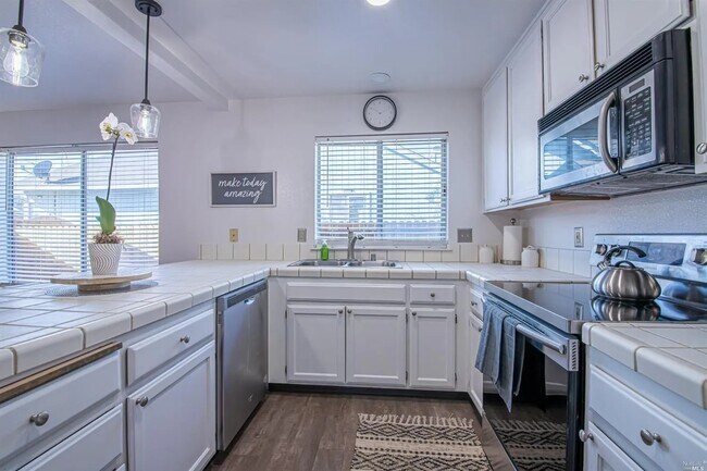 Photo - 1335 Phillip Way