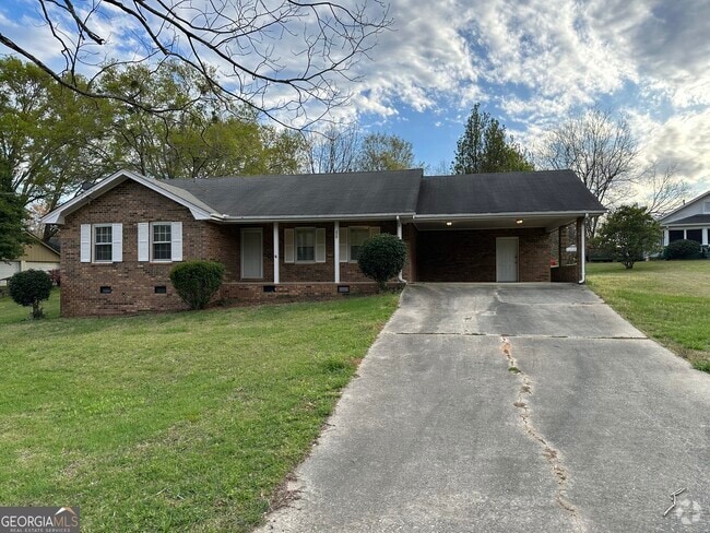Building Photo - 215 Fayetteville Rd Rental