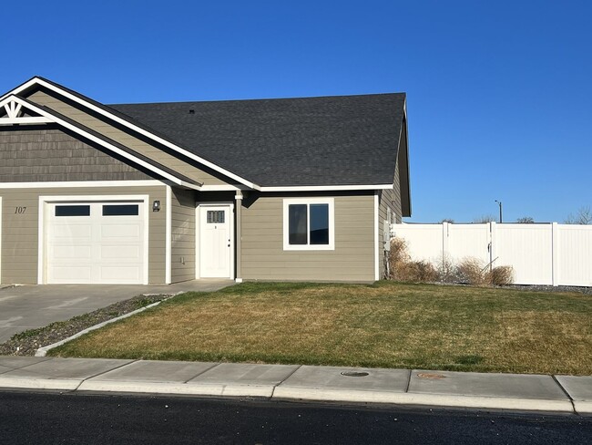 Building Photo - 107 Grant Dr Unit #B