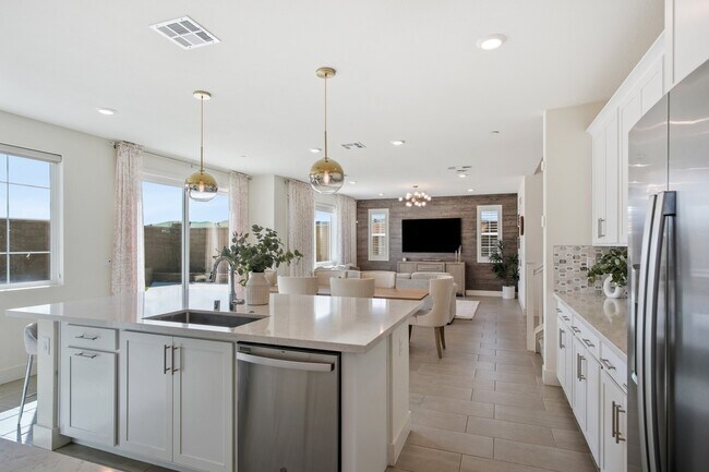 Photo - 2480 Iverstone St