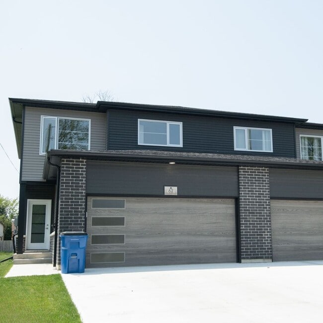 Building Photo - 62 Llydican Ave