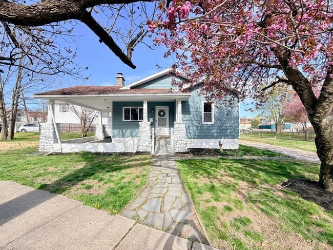 Photo - 8 Joan Terrace