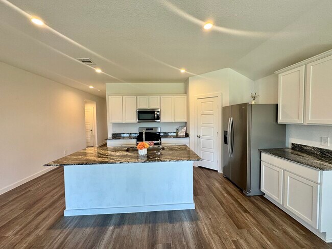 Photo - 1102 Rayburn Dr