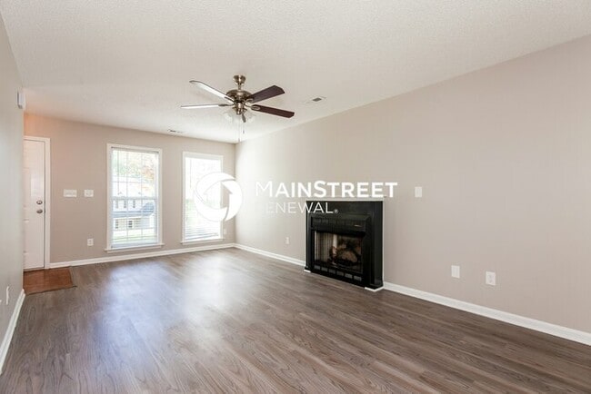 Photo - 3 Bedroom Pet-Friendly Home in Charlotte, NC with Main Street Renewal