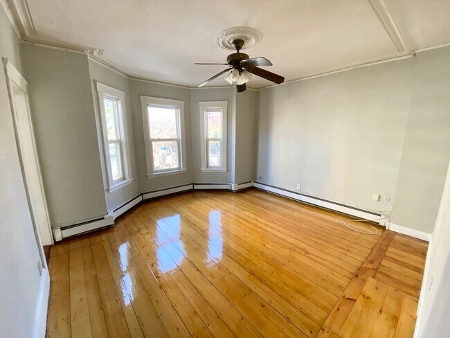 Building Photo - 1564 Tremont St Unit 4br1ba