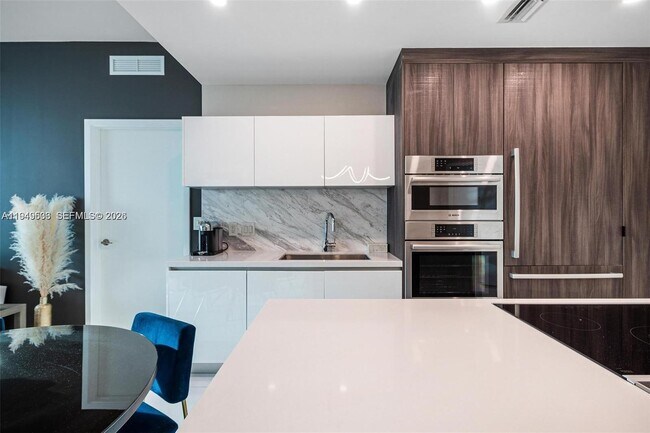 Photo - 851 NE 1st Ave Unidad 4108