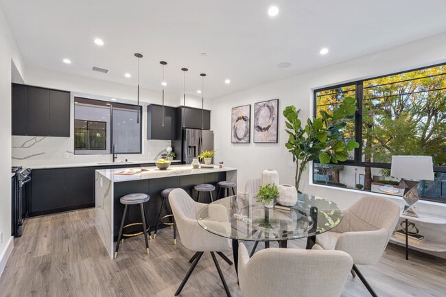 Photo - 18301 Collins St Unidad 18315 C