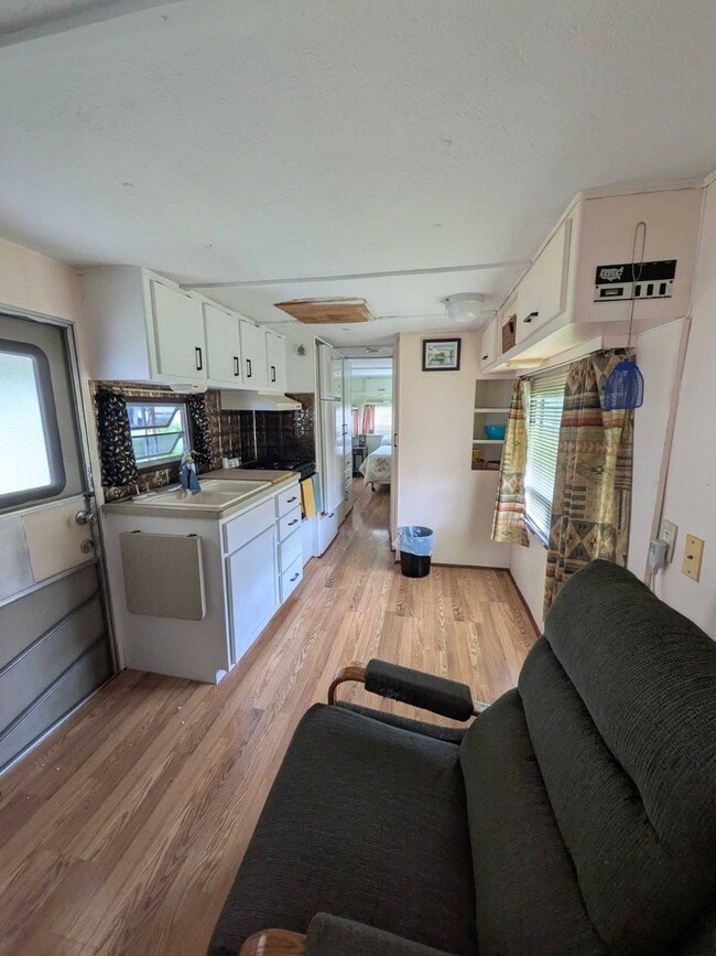 Building Photo - 28513 S Palm Ct Dr
